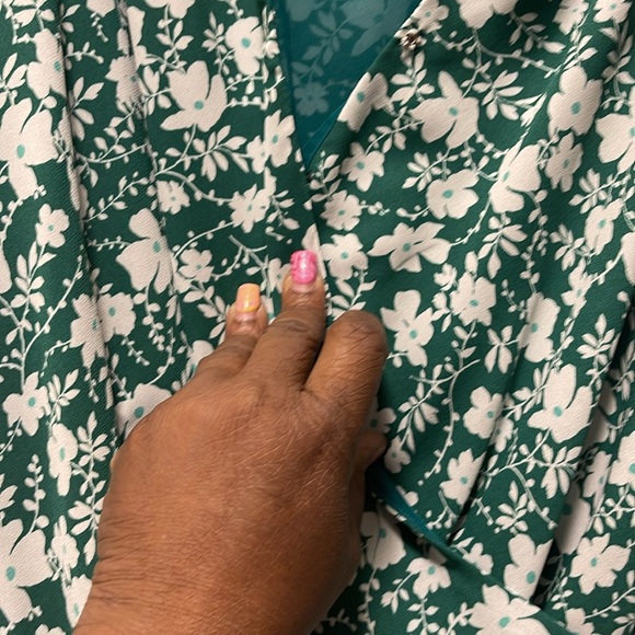 Floral, puff sleeve body suit. Excellent Condition! - Picture 5 of 5